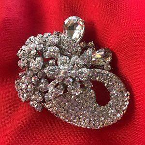 Large vintage rhinestone brooch